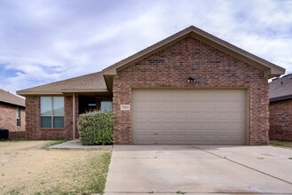 Building Photo - Great newer home in Frenship ISD