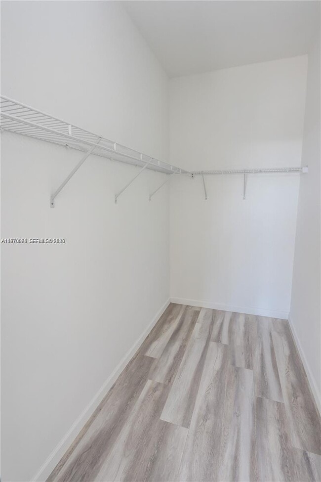 Building Photo - 10 Aragon Ave