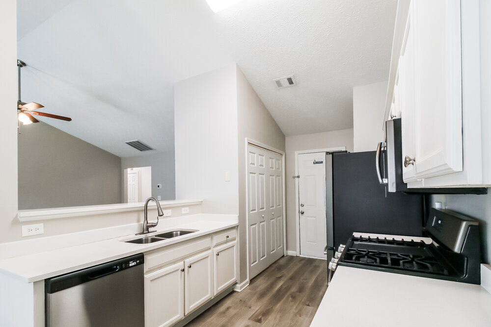 Building Photo - 1500 Logan Ln