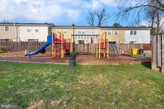 Building Photo - 1851 Sharwood Pl