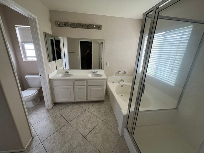 Building Photo - Spacious 3-Bedroom Home with Loft, 3-Car Garage & Large Backyard in Desirable South Loma Linda