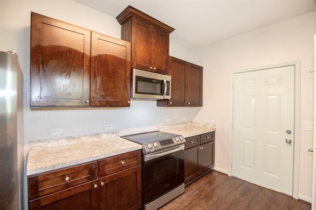 Building Photo - 2016 H Ave