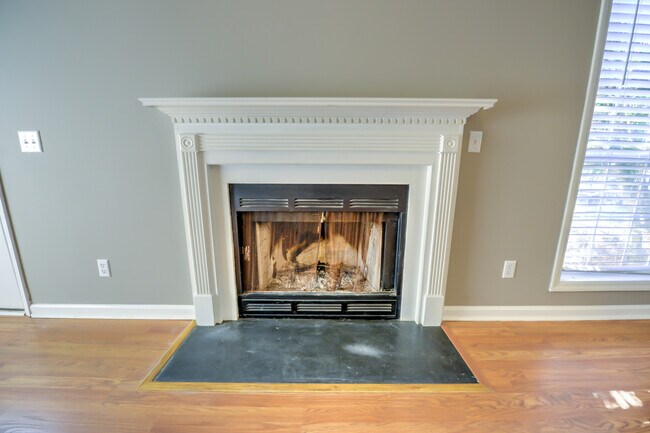 Building Photo - Gorgeous 3 BR, 2 BA , 1 Car Garage Home Of...