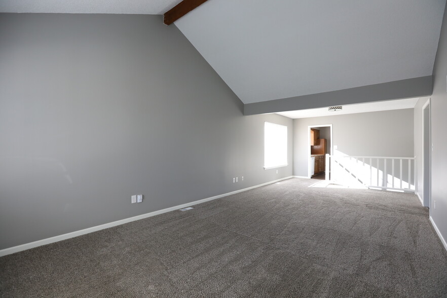 Building Photo - 326 NW Gibson Rd