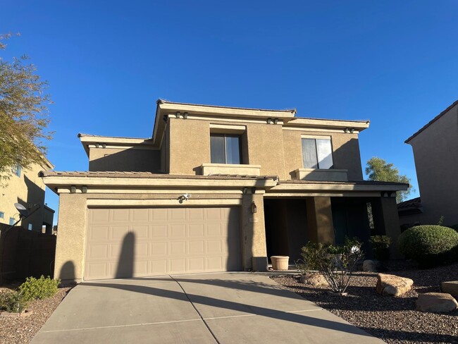 Building Photo - Stunning 5 Bedroom House!