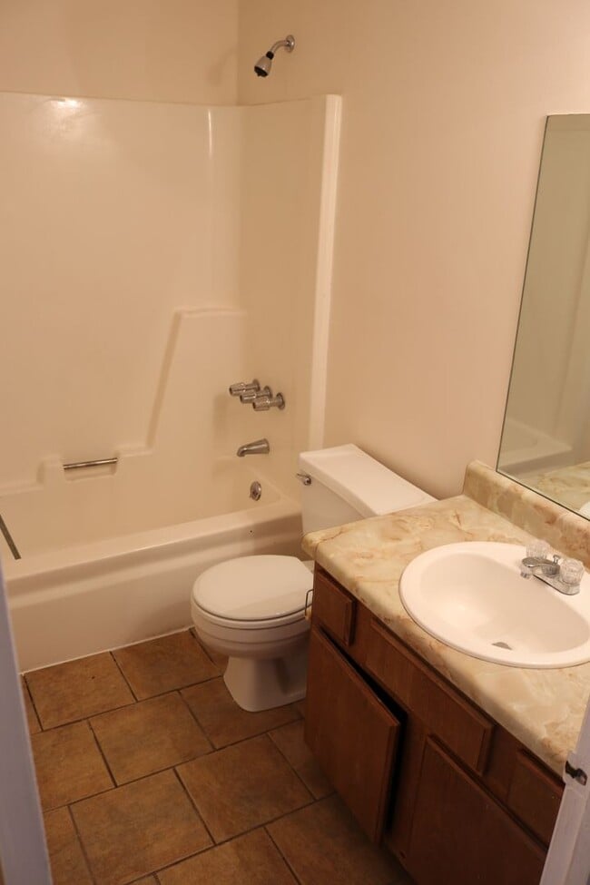 Building Photo - 3727 Willow Creek Rd