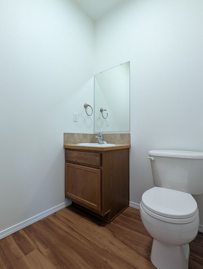 Building Photo - Fantastic 3 Bedroom, 2.5 Bath In Thurston ...