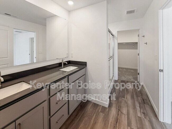 Building Photo - 4100 W Cirrus Ln