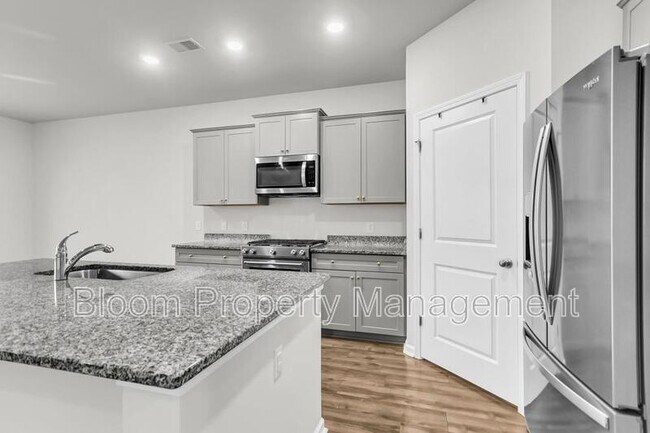 Building Photo - 227 Shortmarsh St