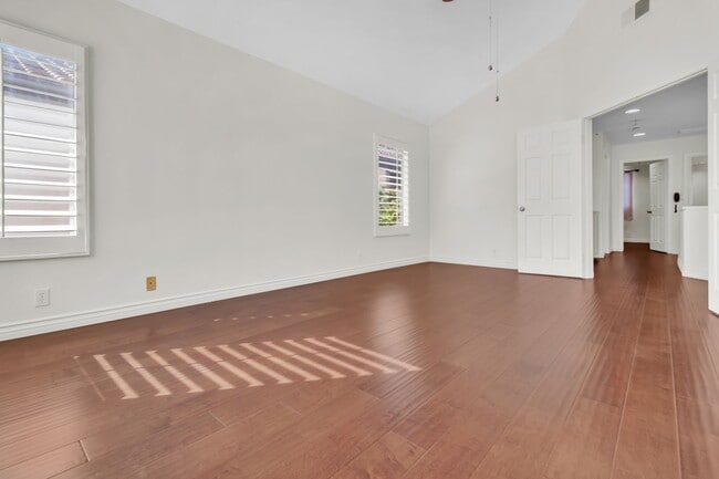 Building Photo - 2101 Vallejo Dr