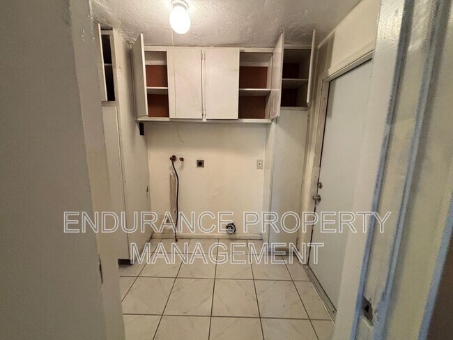 Building Photo - 1489 Silver Beach Rd