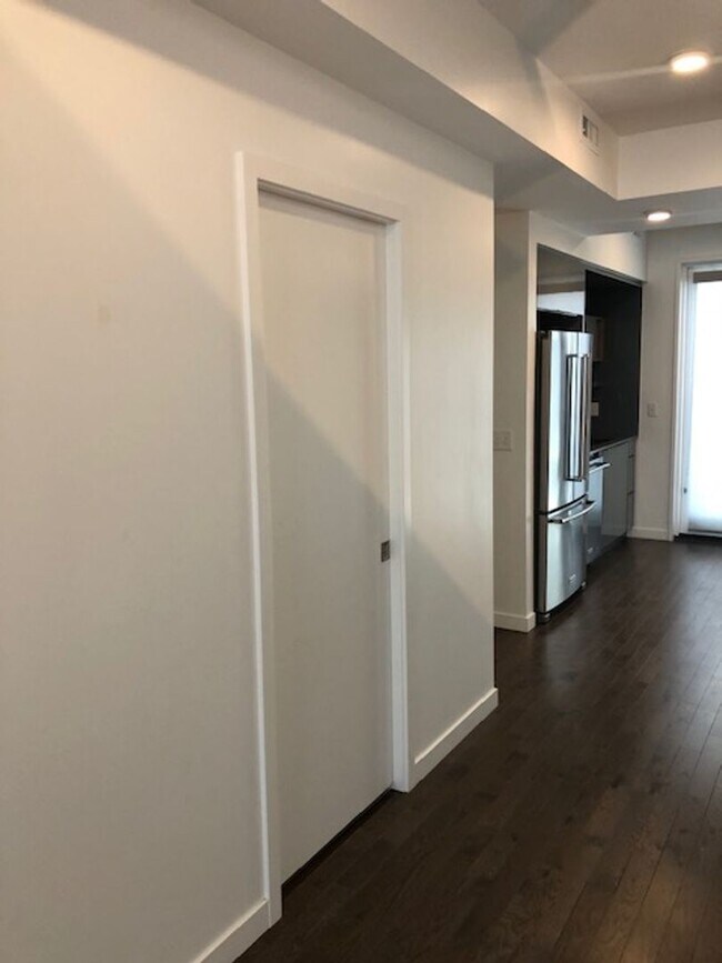 Building Photo - 2 Bedroom Condo in the Confluence!