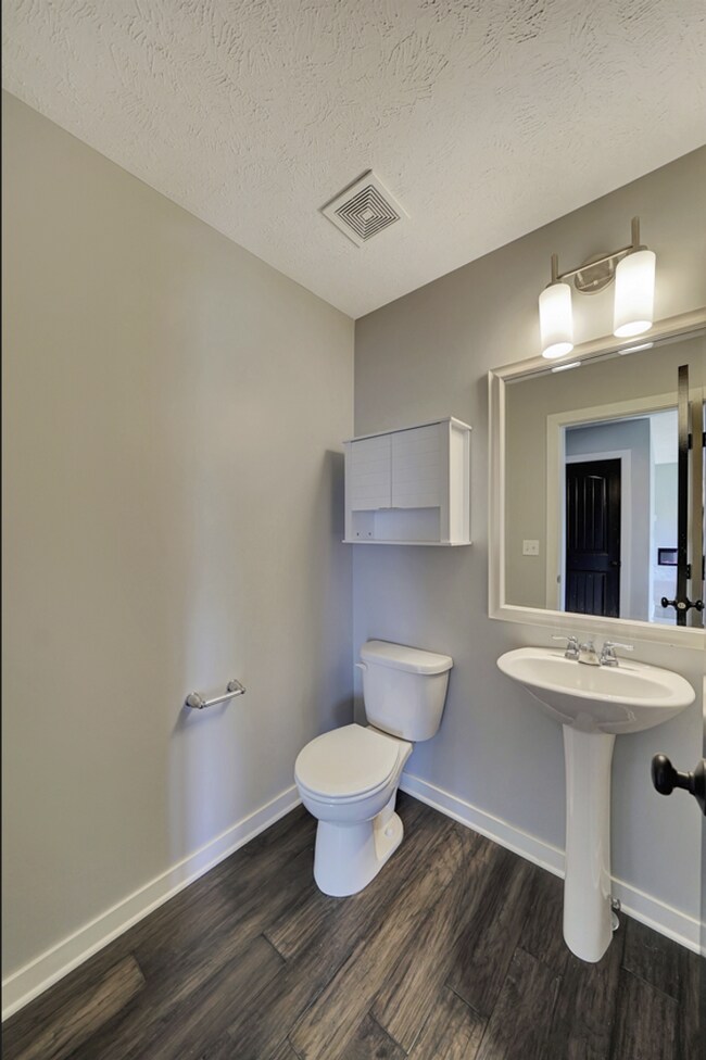Building Photo - 7339 Yankee Woods Dr