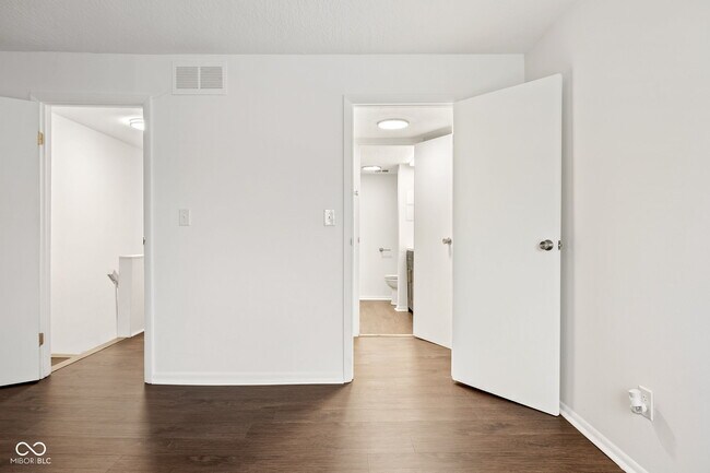 Building Photo - 7488 Countrybrook Dr