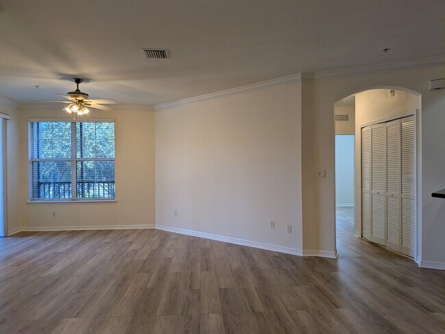 Building Photo - Second Floor Condo at Lakeside at Lakes of Windermere