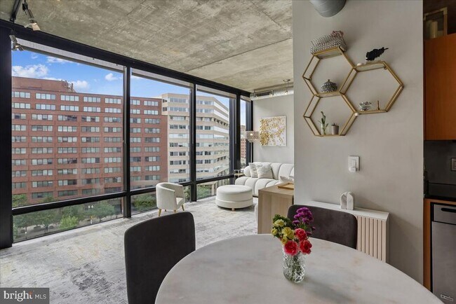 Building Photo - 1133 14th St NW