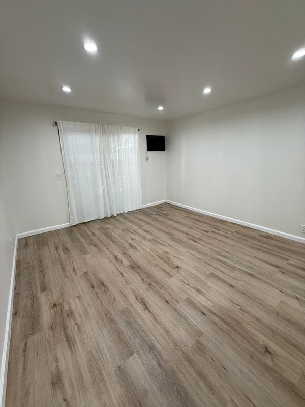 Building Photo - 5850 Benner St