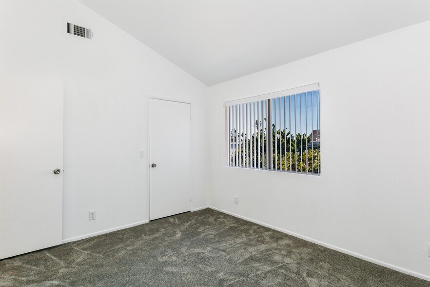 Building Photo - 534 Venice Way