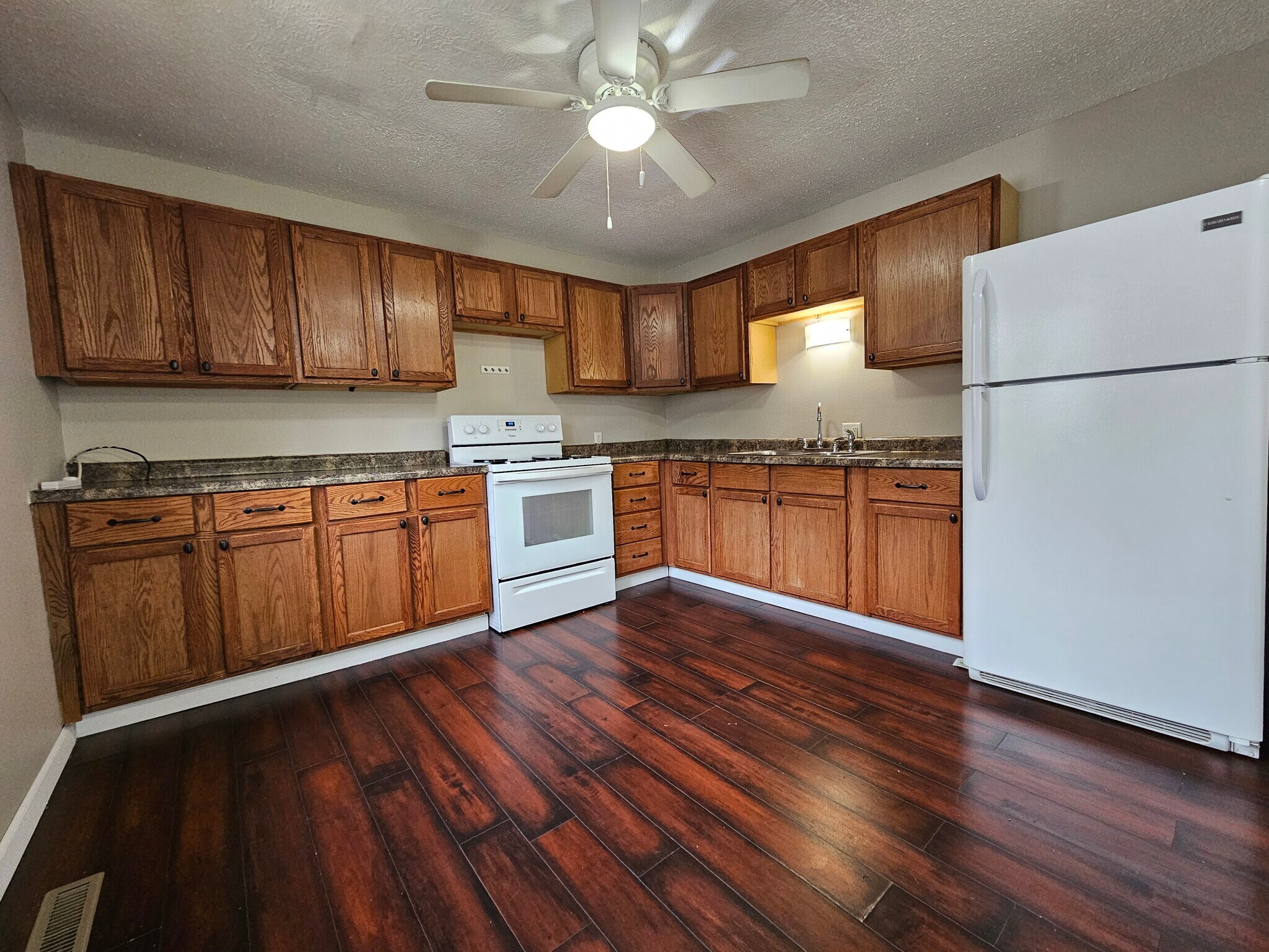 Building Photo - 107 W Park St