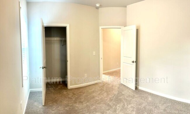 Building Photo - 4579 Silver Oak Dr