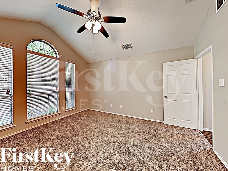 Building Photo - 415 N Gaston Dr