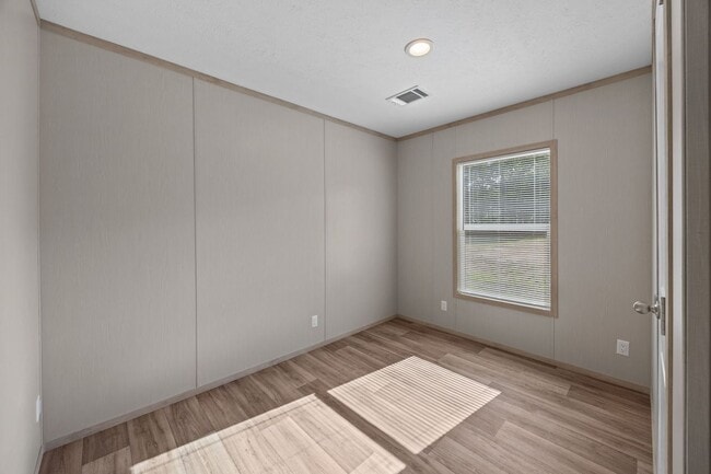 Building Photo - Peaceful 3 Bedroom Rental Home on 1 Acre – Lawn Care Included