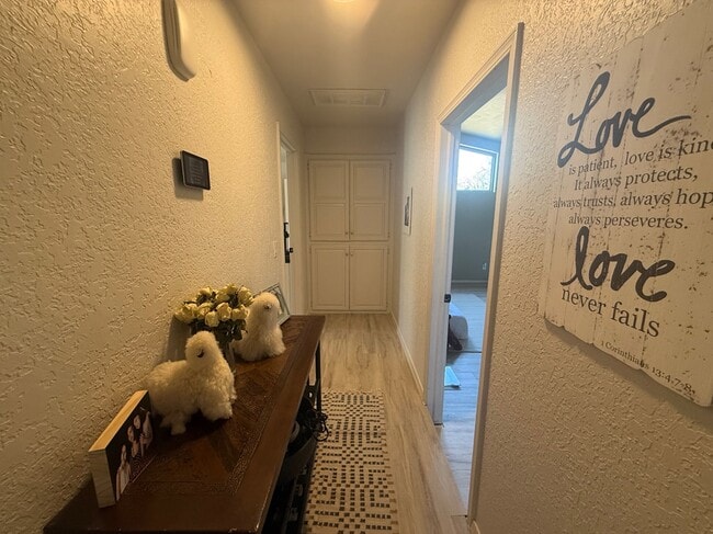 Building Photo - 1925 Bunting Ct