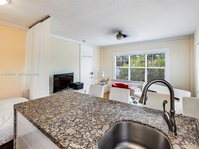 Building Photo - 1611 Michigan Ave