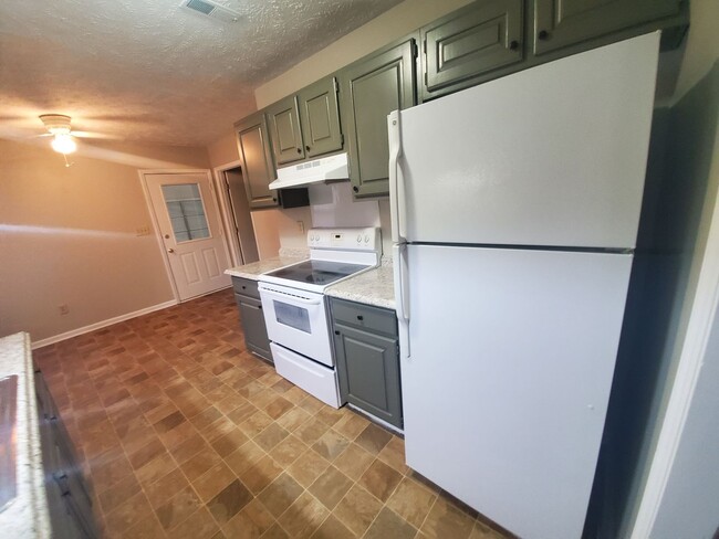 Building Photo - 909 Benevente Loop