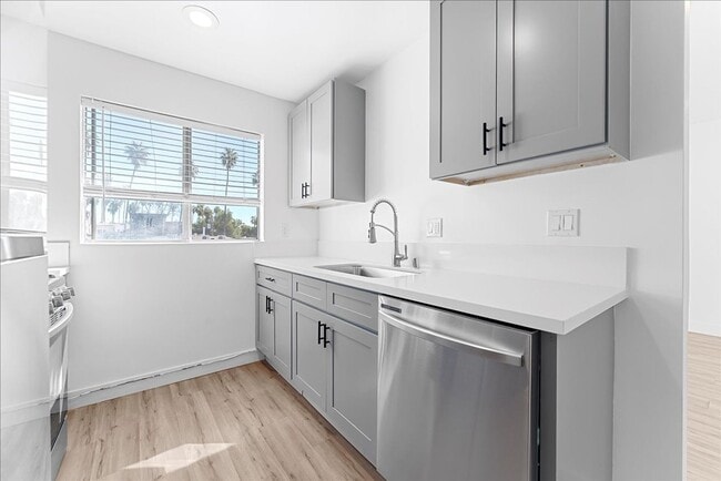 Building Photo - 376 N Ave 57