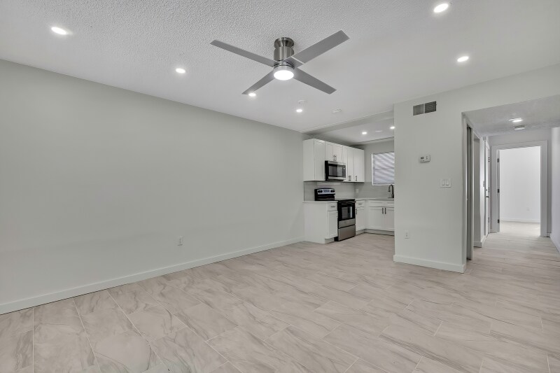 Building Photo - 10931 W Tidewater Cir