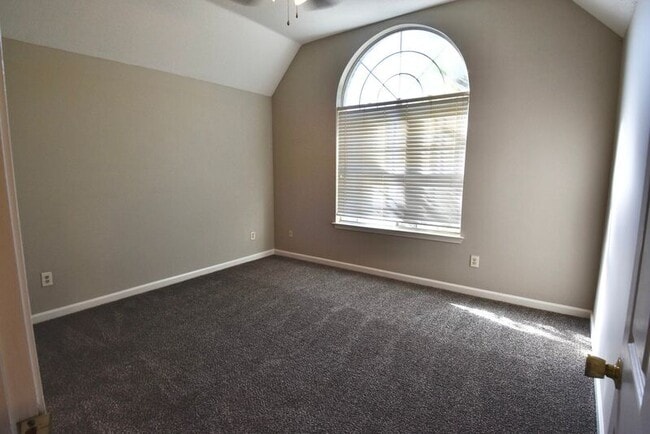 Building Photo - 1514 Estacada Way