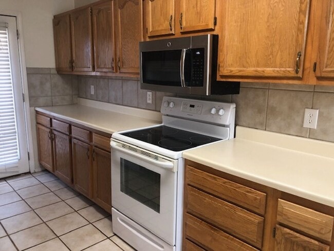 Building Photo - 3703 Eagle Crest Dr