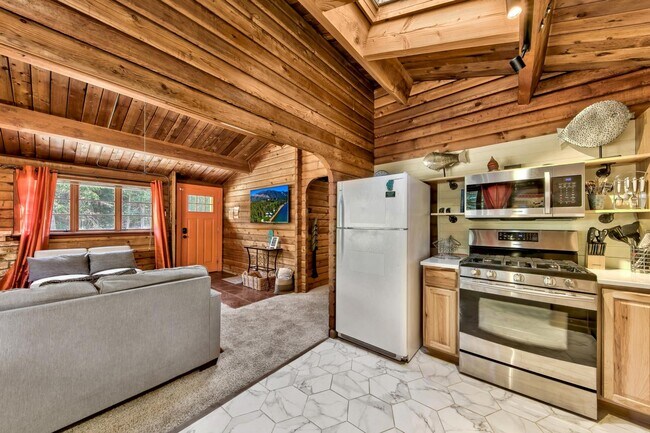 Building Photo - 1577 Atroari St