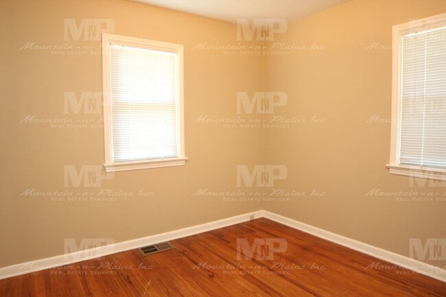 Building Photo - 230 N Whitcomb St