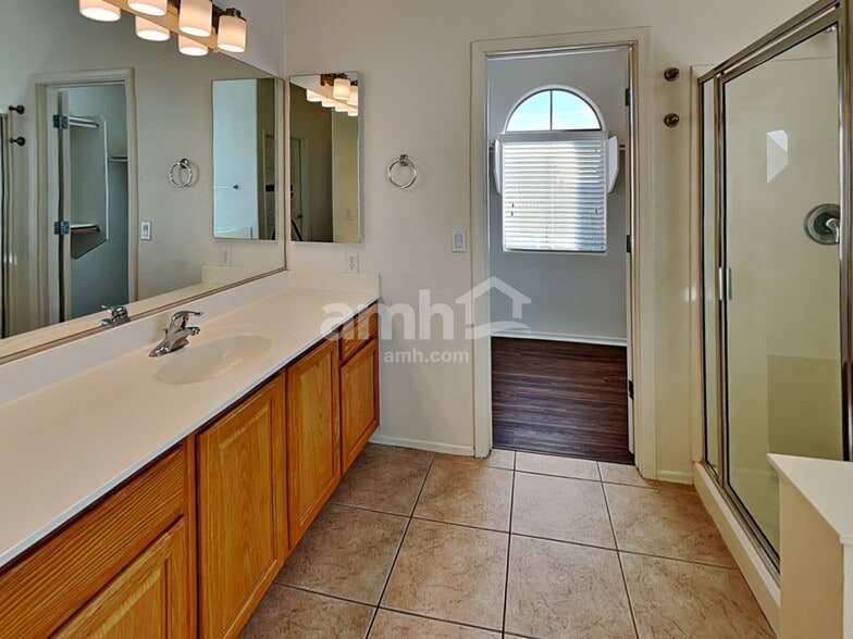 Building Photo - 16244 W Crenshaw Dr