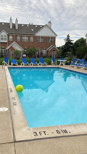 Building Photo - 1956 Campau Farms Cir