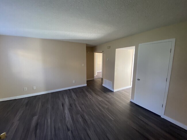 Building Photo - Available Immeditely!