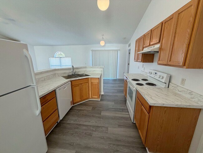 Building Photo - Beautiful 3 Bedroom, 2 Bathroom Home with Upgrades Throughout