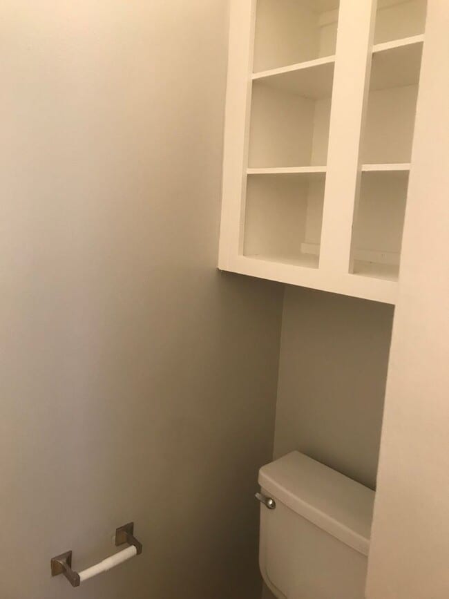 Building Photo - 2 bedroom Duplex