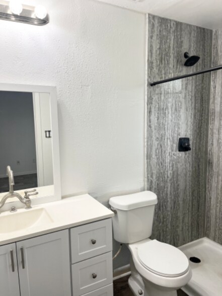 Building Photo - 10707 Scenic Dr
