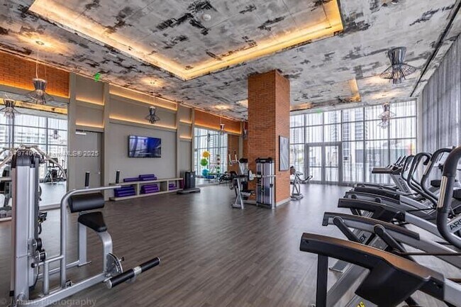 Building Photo - 4010 S Ocean Dr