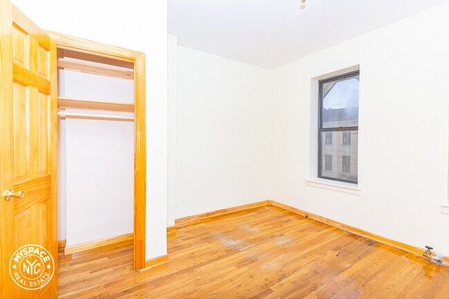 Building Photo - 399 Suydam St