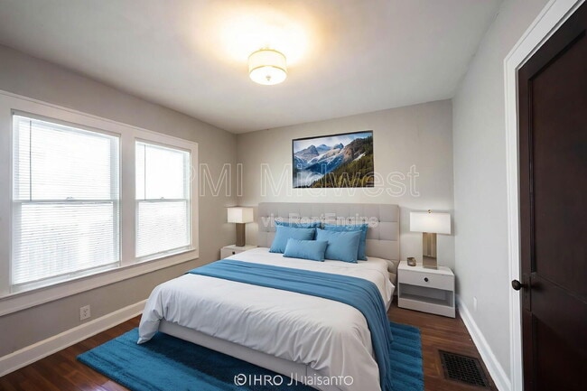 Building Photo - 4905 Broadway St