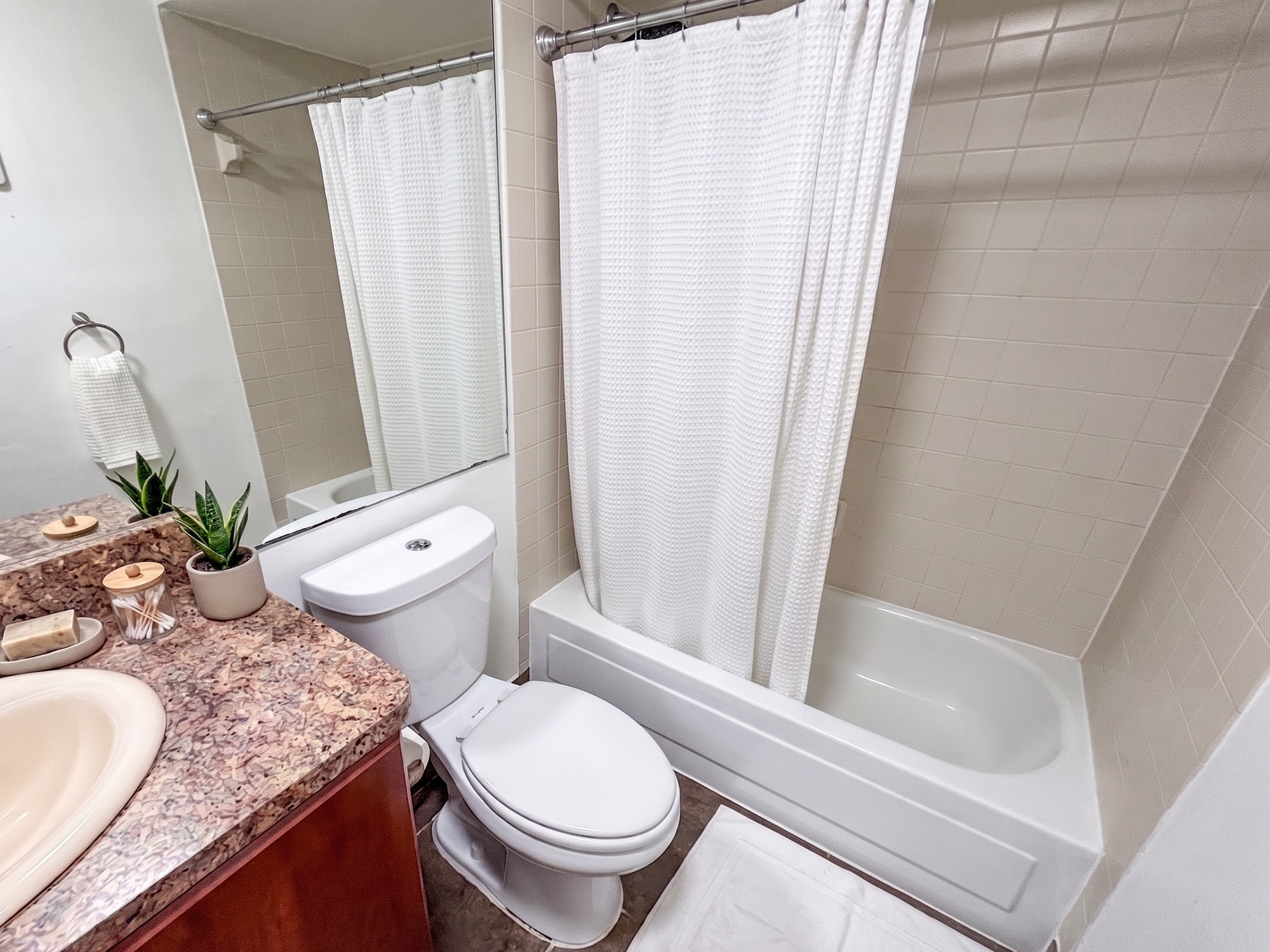 Master bathroom - 20741 NE 4th Ct