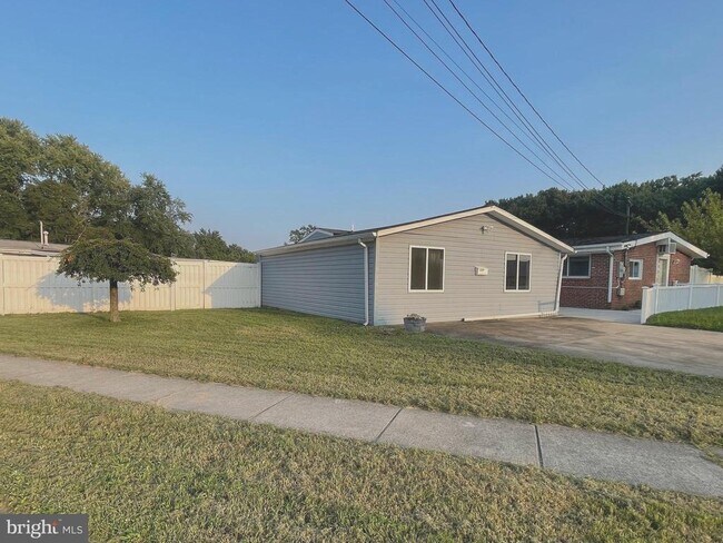 Building Photo - 1229 Crawford Dr