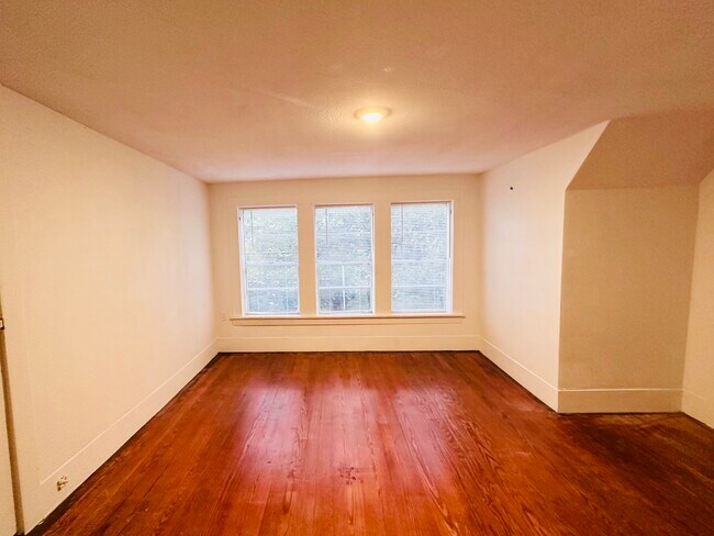 Upstairs BR - 903 Ward St