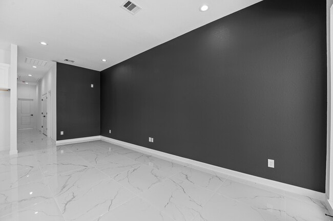 Building Photo - 7323 Bastogne Rd