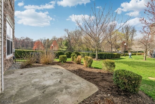 Building Photo - 63 Autumn Way