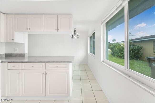 Building Photo - 2927 SE 15th Pl